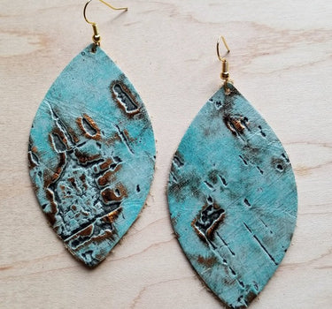 Leather oval earrings in turquoise metallic