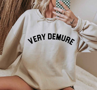 VERY DEMURE OVERSIZED SWEATSHIRT