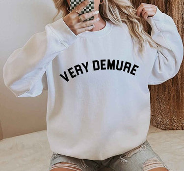 VERY DEMURE OVERSIZED SWEATSHIRT