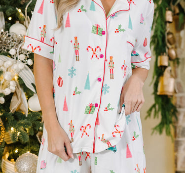 White Christmas Print Short Sleeve Shirt and Shorts Pajama Set